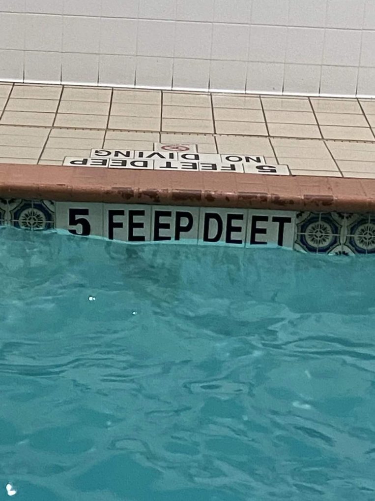 Pool signs are really going downhill with their spelling