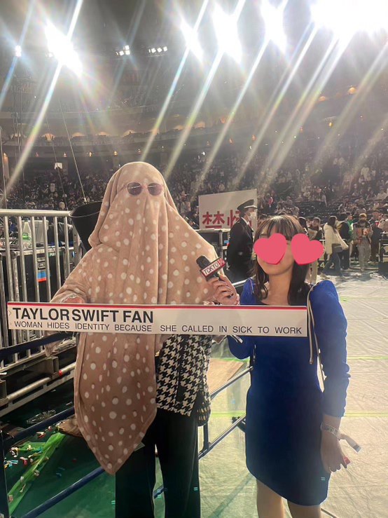 OMG, this Taylor Swift fan really committed to the bit. She dressed as a ghost because she called in sick to work. Dedication!